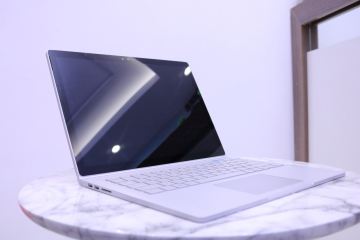 Surface Book ( i5/8GB/256GB )